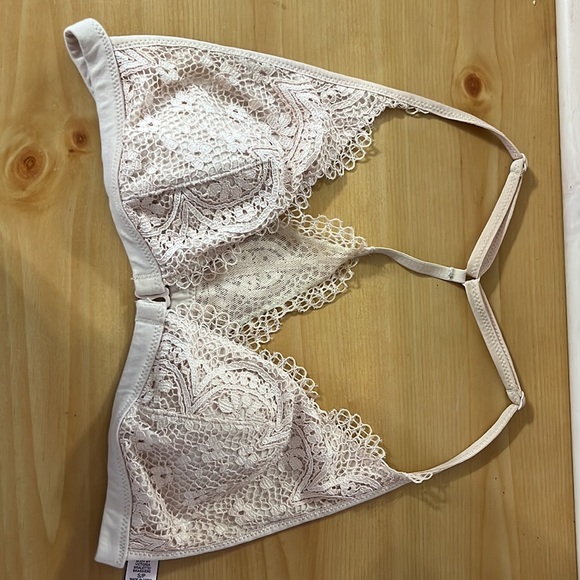 Victoria’s Secret Lace Bralette - Picture 3 of 4